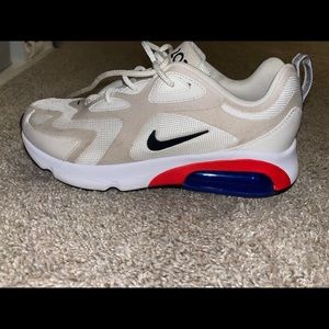 Nike Airmax 270 React Women's sizs 8.5